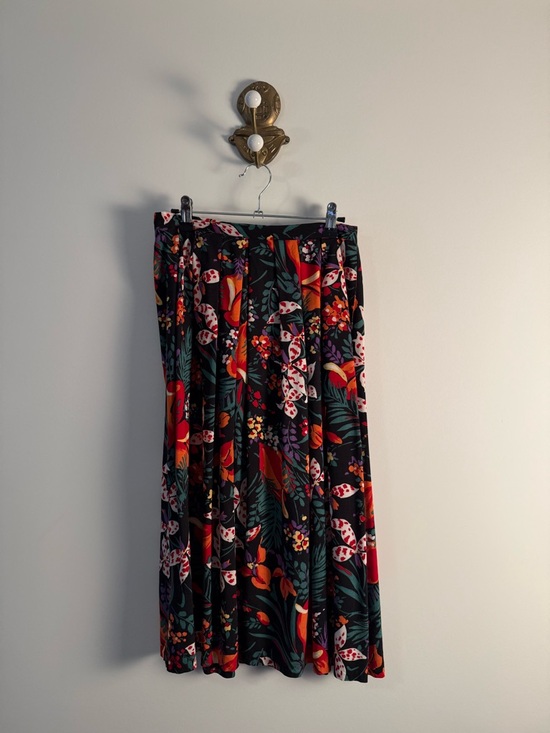 Barat Fashions Dresses & Skirts - Vintage midi skirt with tropical floral print.